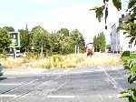 295 064-0 verlsst mit Schrott beladenen Gterwagen das Sdgleis in Wilhelmshaven ber Sande ins Binnenland.15-07-2009 