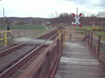 642 520 rumpelt am 10.04.10 bei Orlamnde ber eine alte Eisenbrcke. Der Desiro kam aus Pneck unt. Bahnhof und fuhr nach Jena Saalbahnhof.