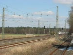 Zugbegegnung in Isernhagen, whrend der ICE in Richtung Hannover unterwegs ist, fhrt der IC seinem nchsten Halt in Celle entgegen.
