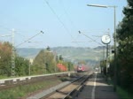 146 241 schob am 13.10.10 den RE 4609 nach Nrnberg Hbf, Richtung Wrzburg, durch Himmelstadt.