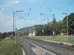 152 033 durchfhrt am 12.Juli 2011 mit einem Mischer den Bahnhof Thngersheim Richtung Wrzburg.