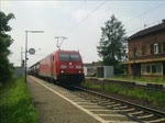 Die 185 356-3 durchfuhr mit einem Gterzug den Bahnhof Himmelstadt in Richtung Gemnden.