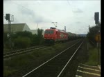 185 585-7 der HGK durchfuhr am 4.8.10, mit einem Kesselwagenzug, Himmelstadt in Richtung Gemnden.