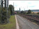 Ein gemischter Gterzug fhrt am 21.09.08 an der Pfaff Haltestelle in Kaiserslautern vorbei.