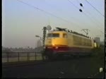Paralleleinfahrt des IC nach Hamburg und dem Dampfsonderzug der DGEG nach Hannover am 2. September 1989 in Kln Hbf.