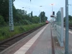110 491-8 mit dem Leerzug von Warnemnde nach Rostock Hbf bei der Durchfahrt um 21:55 Uhr im Bahnhof Rostock-Bramow.28.06.2013