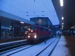 111 147 verlsst mit der RB35 Duisburg Hbf im Schneetreiben am 29.11.2010