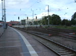 112 108-6 mit RE 38355 von Stralsund Richtung Elsterwerda bei der Ausfahrt im Bahnhof Stralsund inklusive Lichtgru.(28.08.10)