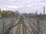 Ein EC aus Ostseebad Binz nach Prag mit tschechischen Wagen und ein Regionalzug treffen sich nrdlich des Berliner Hauptbahnhofes.
