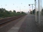 115 509-2 mit Sonderzug 2681 von Berlin-Lichtenberg nach Warnemnde bei der Durchfahrt am 19.07.2013 um 21:23 Uhr im Bahnhof Rostock-Bramow