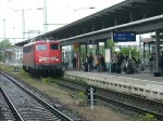 115 332-9 hat den IC1809 von Ostseebad Binz nach Kln Hbf. im Rostocker Hbf.abgeliefert und fhrt  wieder zurck nach Stralsund und wird dort den EC378(Wien Sdbahnhof-Ostseebad Binz)in Stralsund bespannen.(03.04.09)

