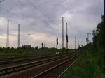 140 621 zieht am 16.9.11 einen gemischten Gterzug durch Duisburg-Bissingheim.