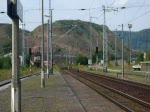 Ein RE von Kassel Hbf nach Halle (Saale) Hbf erreicht Bleicherode Ost auf Gleis 2. Gezogen wird er von der 143 871-2. (22.08.2009)