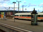 Hier habe ich aus einem Halberstdter-Regionalzugwagen heraus die Ausfahrt des ICE 1206 nach Berlin Gesundbrunnen gefilmt.