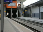 Ein ICE 3 kommt durch den Tunnel und fhrt durch den tiefer gelegten Bahnhof Neu-Ulm, am 01.09.2010.