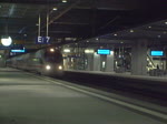 ICE 1508 - Zuglauf vom 2.11.11 - pnktlich in Berlin-Sdkreuz ankommend aus Mnchen ber Leipzig auf seiner Weiterfahrt zum Ziel Berlin-Gesundbrunnen.