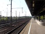 Eine Zugbegegnung auf der Schnellfahrtstreck SFS Stuttgart-Mannheim. Hier im Bahnhof Vaihingen/Enz. Es begegnen sich ein IC nach Mnchen Hbf und ein ICE nach Hamburg-Altona. Aufgeommen am 03.Mai 2007
Die Zge fahren hier mit rund 200-250km/h.