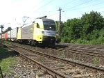 Dispolok ES 64 U2 - 011, welche fr TXLogistik fhrt,  erreicht mit einen Containerzug die Stadt Frth / Bayern am 30. Juli 2008 aus Richtung Wrzburg kommend. 
