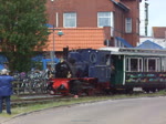Dampflok  BORKUM  mit Nostalgischen Personenzug bei der Ausfahrt aus dem Borkumer Bahnhof Richtung Fähranleger 31.5.2014
