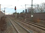 Eine Karlsruher Stadtbahn in Richtung Heilbronn/Weinsberg durchfährt am 27. Januar 2008 ganz deutlich ein Hauptsignal im Bahnhof Baden-Baden, welches noch auf rot steht. (0:53 Minuten)