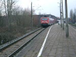 143 250-9(BW Rostock)mit S2 von Rostock Hbf.nach Warnemnde bei der Ausfahrt im S-Bahnhof Rostock Holbeinplatz.(26.03.09)
