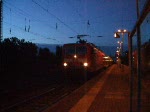 S1 von Rostock Hbf.nach Warnemnde kurz vor der Abfahrt um 05.38 Uhr im Bahnhof Rostock-Bramow.(29.08.09)