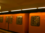 Die U-Bahnlinie 8 nach Hermannstrae fhrt aus dem Bahnhof Osloer Strae.(8.4.2010)