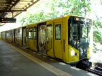 U-Bahnlinie 2 von Ruhleben nach Pankow ber Kaiserdamm, Zoologischer Garten, Potsdamer Platz, Alexanderplatz und Vinetastrae. Aufgenommen am 07.06.2008 Bahnhof Ruhleben, Typ H -Kleinprofil-.