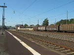 185-CL 004 zieht fr die Rail4Chem einen Kesselwagenzug in Fahrtrichtung Norden durch Bad Hersfeld.