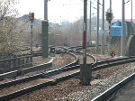 Bahnhof Achern Teil 9: Nach dem Lok-Tausch geht dieses Mal die V70 zurck nach Greffern bzw. Bhl (Baden) und Schwarzach. Fr die Rckfahrt wurden 2 Kesselwaggons angehngt die zuvor auf dem Nebengleis bereitgestellt wurden. Gefilmt am 2. April 2009 (1:33 Minuten).