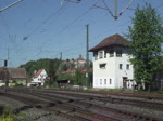 143 191-5 (RBH 104) und 143 068-5 (RBH 115) sind am 1. Mai 2011 mit einem Kesselwagenzug sdlich des Bahnhofes Kronach unterwegs.