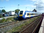 Die Nord-Ostsee-Bahn verlsst gerade den Bahnhof Keitum  Auf der fahrt von Hamburg-Altona nach Westerland auf Sylt.