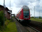 doppelstock-steuerwagen-ex-dr Eine RB nach Halle (Saale) Hbf verl�sst den idyllischen Bahnhof Riestedt auf der KBS 590. (22.08.2009)