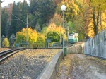 Drachenfelsbahn Ein Zahnradtriebwagen der Drachenfelsbahn f�hrt in den Bahnhof
Schloss-Drachenburg ein.