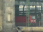 Ausfahrt der S1 nach Sch�na aus dem Dresdner Hbf, 26.01.2010 ...