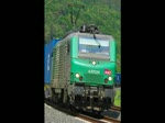 E 37 437 024 bespannte am 06.06.2010 einen ITL-Containerzug in Fahrtrichtung S�den. Hier bei Mecklar.