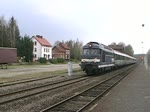Ausfahrt aus dem Bahnhof Kalhausen von einer BB 67400 mit einem TER Strassburg - Saargemnd am 04/04/2012.