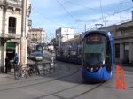 Frankreich, Languedoc-Roussillon, Hérault, Montpellier, am SNCF Bahnhof Saint Roch, Haltestelle aller Tramlinien. In diesem ersten Video sind 2 Citadis 402 der Linie 1 (blau) und, im Hintergrund, 2 Citadis 402 der Linie 3 zu sehen. 31.12.2012