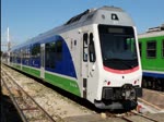 Dreiteilige Triebzüge (ST) von Stadler der Ferrovie Appulo Lucane (FAl) im Streckennetz von Bari, aufgenommen am 13.