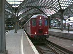 koln-hbf Die RE 4/4 10019 verl�sst mit einem Sdz den k�lner hbf aus Gl.5. Am zugschluss h�ngen vier ehemalige B�rgerbahn Wagen leer zur �ber f�hrung