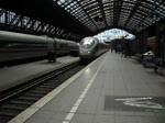 ICE 3 mit Fu�ball aufkleber bei der ausfahrt aus den ...