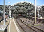 koln-hbf K�ln Hbf, Gleis 2: IC 1941 hat am So. den 22.04.07 um 10:45 h Ausfahrt nach Berlin Ostbhf. Dieser Zug verkehrte wohl fr�her als InterRegio, denn hinter 101 017 befinden sich fast ausschlie�lich ehemalige IR - Wagen. Der Zug f�r alle, die es nicht so eilig haben, nach Berlin zu kommen, denn von Gleis 2 startet nur 4 Minuten sp�ter ein ICE 2 nach Berlin Ostbhf., der dort eine gute Stunde fr�her ankommt!  