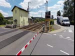 Luxemburg, Bahnübergang zwischen Moesdorf und Pettingen, nördlich von Mersch auf der Nordstrecke. Der ET 2201 der CFL als RB 3213 auf dem Weg von Luxemburg nach Wiltz. 26.06.2014