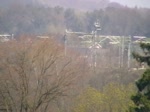 Montzenlinie Aachen-Montzen-Vise Systemwechsel. Die Schnittstelle zwischen dem deutschen 15kv Wechselstrom- und dem belgischen 3kv Gleichstromnetz befindet sich auf dem Moresneter Viadukt. Bevor die Z�ge auf den Viadukt fahren, werden die Stromabnehmer herunter-, und hinter der Schnittstelle wieder hochgefahren. Hier sch�n zu erkennen mit Cobra-Lok 2837, die mit ihrem Kesselwagenzug unterwegs ist von Aachen-West in Richtung Antwerpen. Aufgenommen am 18/04/2010. 