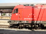 1216 008 verlässt mit dem EC84 den Innsbrucker Hbf Richtung München Hbf. Aufgenommen am 27.6.2016.