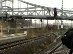 OHE Osthannoversche Eisenbahnen AG 270 080 der OHE kommt mit einem Holzzug im Bahnhof Berlin Gesundbrunnen sehr pl�tzlich zum Stehen. (12.12.2009)