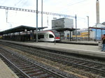 re-4-4-ii-re-420 Re 4/4 II mit Postzug bei Pratteln am 26.10.2009