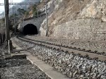 Re 4/4 II mit EC CIS beim Schluchitunnel am 6.12.2007 ...