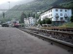 re-4-4-ii-re-420 Bevor der Lokf�hrer seinen IR Basel-Locarno mit der Re 4/4 II 11148 in Bewegung setzte, fragte ich ihn, ob es ihm was ausmache, wenn ich die Kamera ganz nah ans Gleis setze, um den Zug bei der Abfahrt zu Filmen, er meinte nur, dass er f�r das Leben meiner Kamera keine Verantwortung �bernehme..... Faido, am 17.5.2007