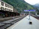 Die Re 465 015 und 016 brausen mit einem Hangartner-GZ ...